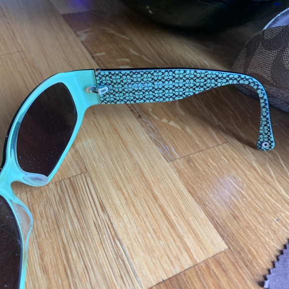 Coach sunglasses - Picture 3 of 7